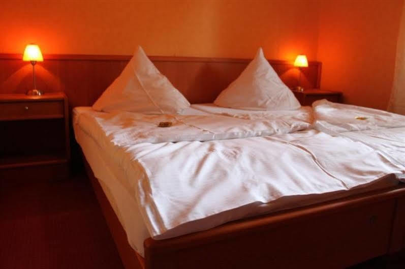 Hotel Am Schwarzen Berg Штаде Экстерьер фото